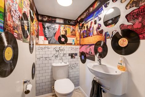 Photo of property in 15 Leiden Place, Totara Vale, Auckland, 0629