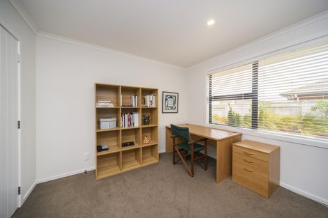 Photo of property in 7 The Oaks, Awapuni, Palmerston North, 4412