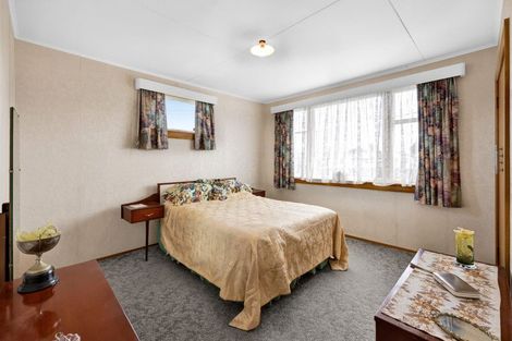 Photo of property in 10 Bone Crescent, Hawera, 4610