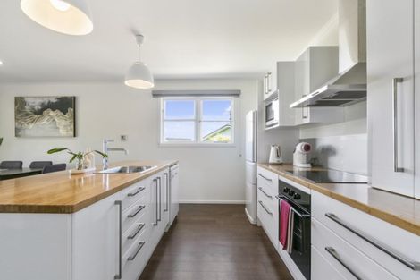 Photo of property in 25 Laurel Grove, Maungaraki, Lower Hutt, 5010