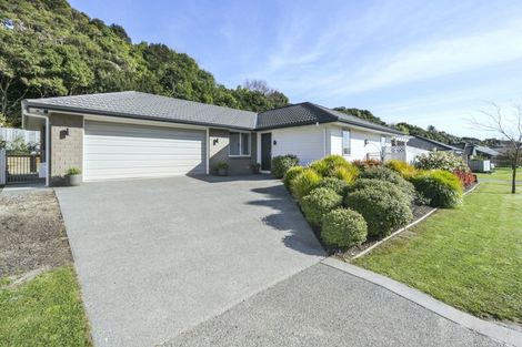 Photo of property in 7 Banks Boulevard, Whitby, Porirua, 5024