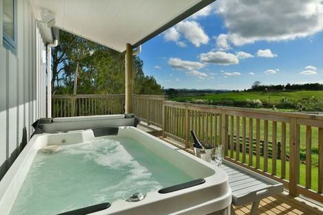 Photo of property in 141 Mangakura Road, Helensville, 0875
