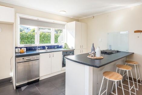 Photo of property in 48 Dale Road, Raumati South, Paraparaumu, 5032