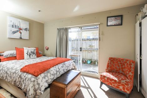 Photo of property in 12 Burrows Place, Frankton, Hamilton, 3204