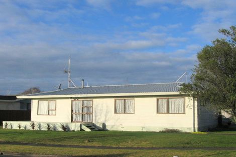 Photo of property in 84 Oakfield Crescent, Pukete, Hamilton, 3200
