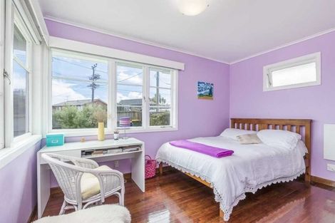 Photo of property in 73 Pupuke Road, Northcote, Auckland, 0627