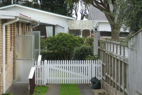 Photo of property in 33a Gilbert Street, New Plymouth, 4310