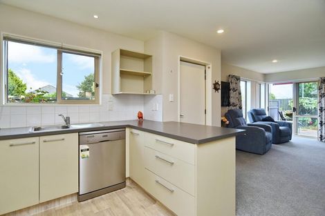 Photo of property in 14 Fulham Street, Islington, Christchurch, 8042
