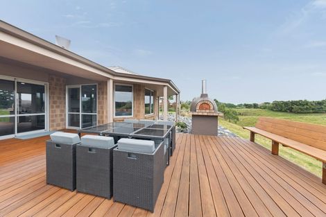 Photo of property in 32 Arthur Road, Paraite, New Plymouth, 4373