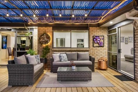 Photo of property in 12 Hawke Place, Pukekohe, 2120