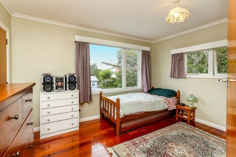 Photo of property in 100 Gover Street, New Plymouth, 4310