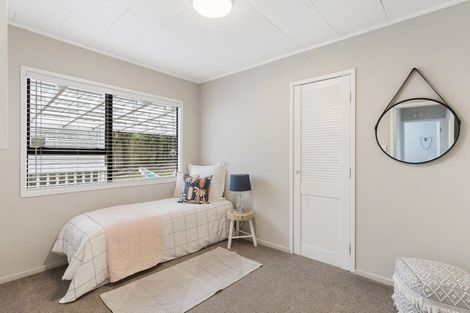 Photo of property in 9 Kupari Place, Totara Vale, Auckland, 0629