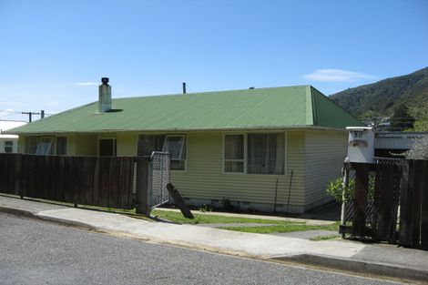 Photo of property in 30 Durham Street, Picton, 7220