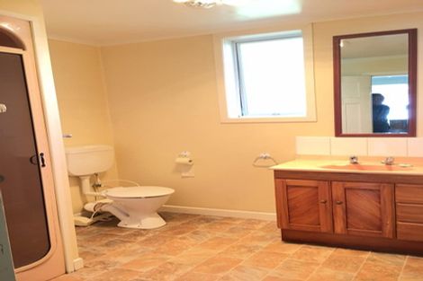 Photo of property in 14 Northcote Road, Takapuna, Auckland, 0622