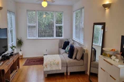 Photo of property in 15 Linwood Avenue, Forrest Hill, Auckland, 0620