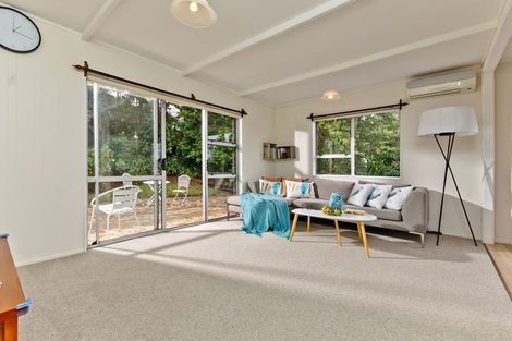 Photo of property in 2/25 Woodlands Crescent, Browns Bay, Auckland, 0630