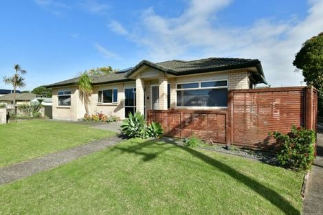 Photo of property in 10 Centreway Road, Orewa, 0931