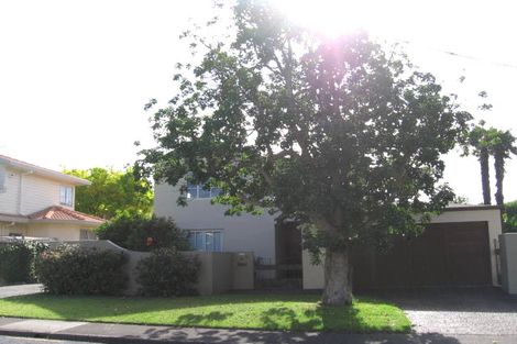 Photo of property in 1/4 Frieston Road, Milford, Auckland, 0620