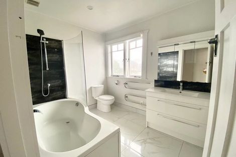 Photo of property in 7 Seaside Avenue, Waterview, Auckland, 1026