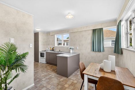 Photo of property in 4 Russell Road, Marewa, Napier, 4110