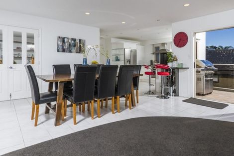 Photo of property in 1/25 Churchill Road, Murrays Bay, Auckland, 0630