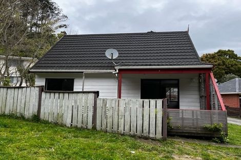 Photo of property in 76a Newlands Road, Newlands, Wellington, 6037