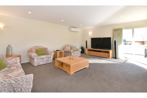 Photo of property in 168 Centreway Road, Orewa, 0931