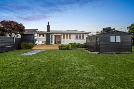 Photo of property in 70 Point Chevalier Road, Point Chevalier, Auckland, 1022