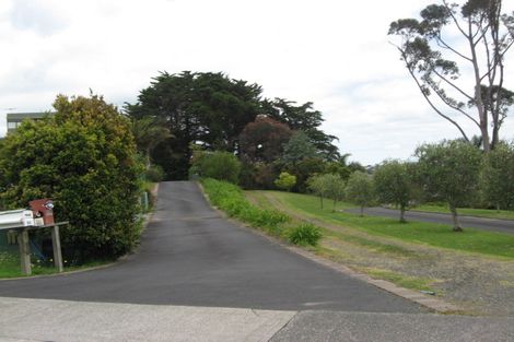 Photo of property in 28 Tindalls Bay Road, Tindalls Beach, Whangaparaoa, 0930