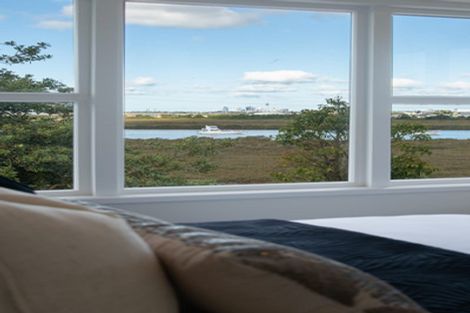 Photo of property in 112b Roberts Road, Te Atatu South, Auckland, 0610