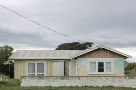 Photo of property in 33 Marine Parade South, Foxton Beach, Foxton, 4815