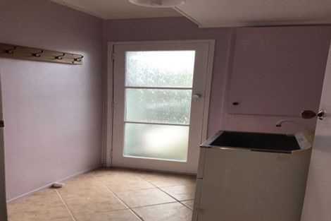 Photo of property in 37 Takapu Street, Henderson, Auckland, 0612