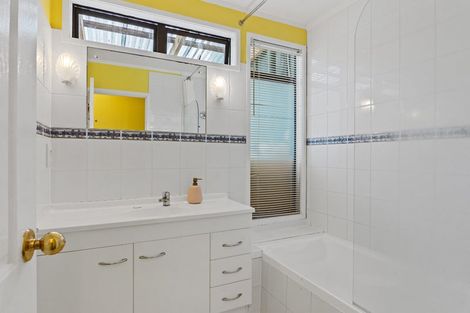 Photo of property in 2/58 Glencoe Road, Browns Bay, Auckland, 0630