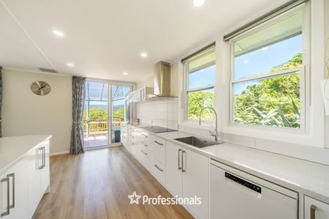Photo of property in 127 Normandale Road, Normandale, Lower Hutt, 5010