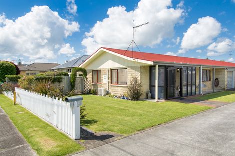 Photo of property in 17a Pemberton Crescent, Greerton, Tauranga, 3112