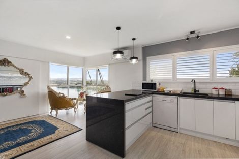 Photo of property in 39 Pohutukawa Avenue, Shelly Park, Auckland, 2014