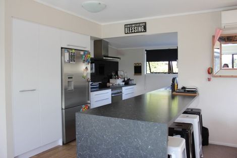 Photo of property in 90 William Bayes Place, Red Beach, 0932