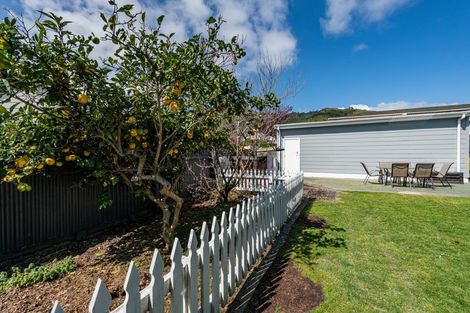 Photo of property in 3 Martin Street, Waikanae, 5036