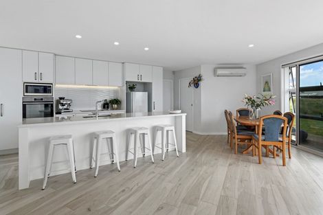 Photo of property in 18 Westhill Lane, Papamoa Beach, Papamoa, 3118