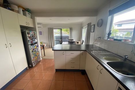 Photo of property in 43a Edgewater Drive, Pakuranga, Auckland, 2010