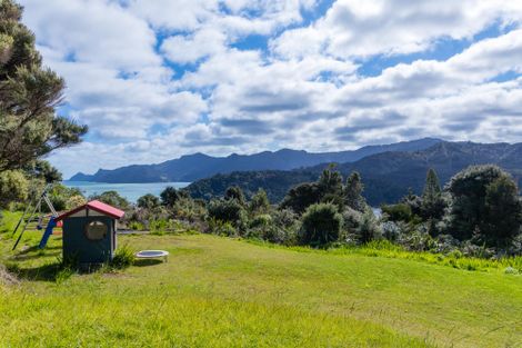 Photo of property in 41 Cornwallis Road, Cornwallis, Auckland, 0604