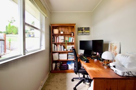 Photo of property in 130 Canongate Street, Birkdale, Auckland, 0626
