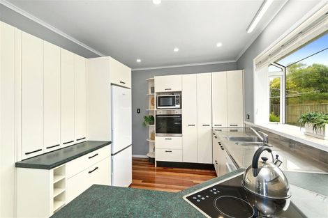 Photo of property in 42 Turville Crescent, Newlands, Wellington, 6037