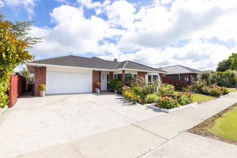 Photo of property in 6 Royal Oak Drive, Kelvin Grove, Palmerston North, 4414