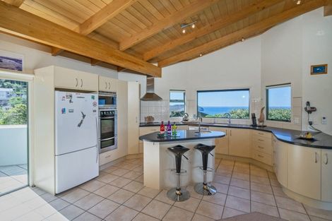 Photo of property in 2 Tirinui Crescent, Tairua, 3508
