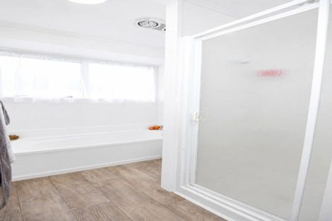 Photo of property in 2/46 Granville Drive, Massey, Auckland, 0614