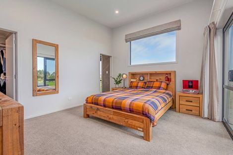 Photo of property in 49 Johnstone Drive, Fitzherbert, Palmerston North, 4410
