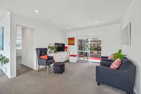Photo of property in 2 Harbour Lights Close, West Harbour, Auckland, 0618