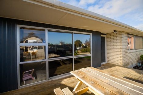 Photo of property in 32 Palliser Place, Milson, Palmerston North, 4414