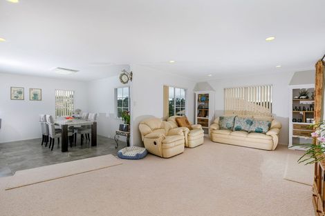 Photo of property in 4 Shannon Place, Torbay, Auckland, 0630